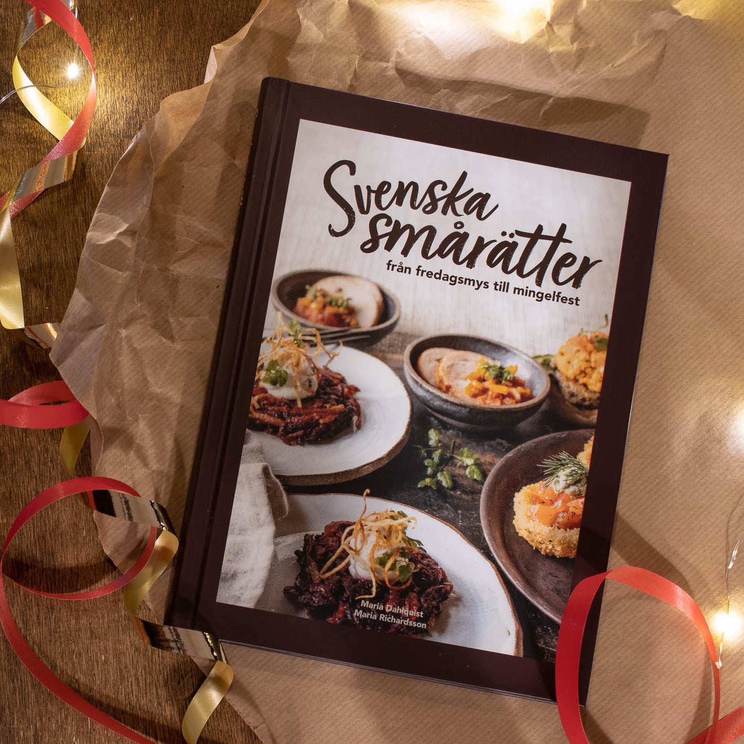 Kokbok: Svenska Smårätter - från fredagsmys till mingelfest. Inbunden.