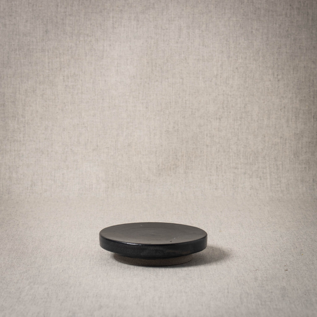 PLATEAU pedestal Small Low - Black & White